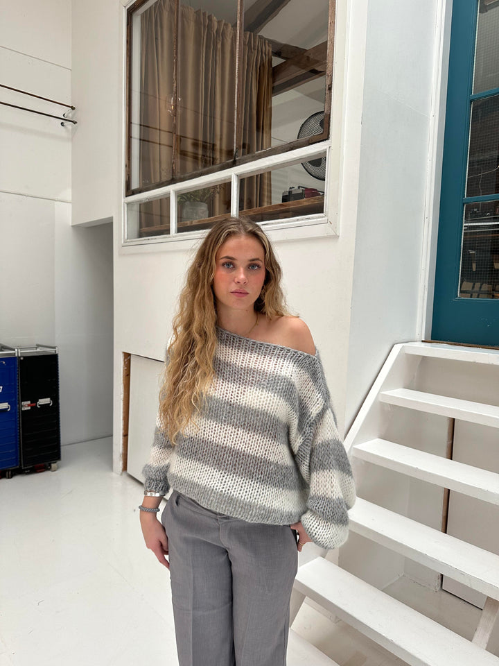 Teresa | Sweter Oversize w Paski z Miękkiej Dzianiny