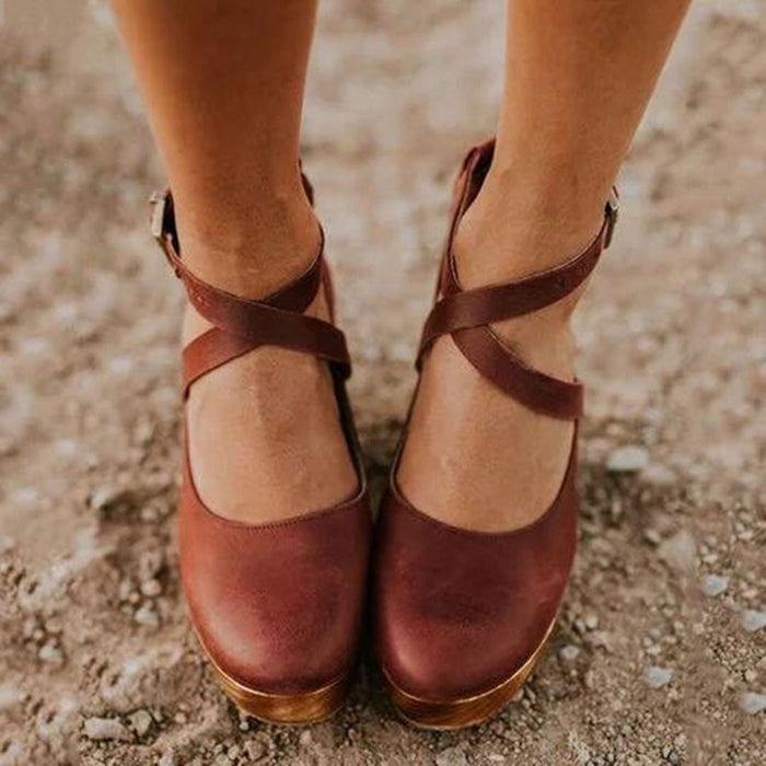 Buty na Koturnie z Paskami i Klamrą