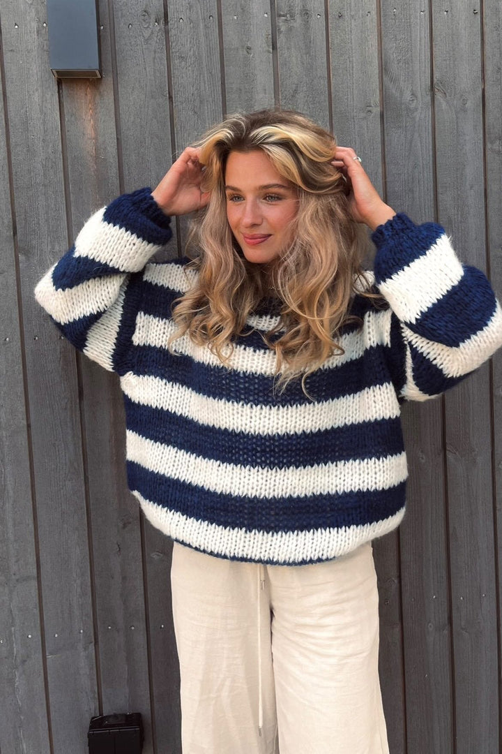 Teresa | Sweter Oversize w Paski z Miękkiej Dzianiny