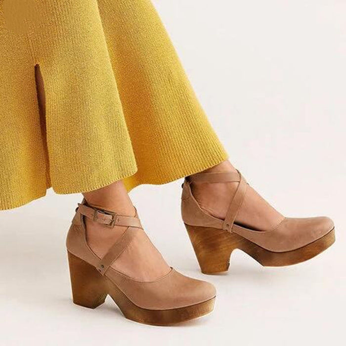 Buty na Koturnie z Paskami i Klamrą