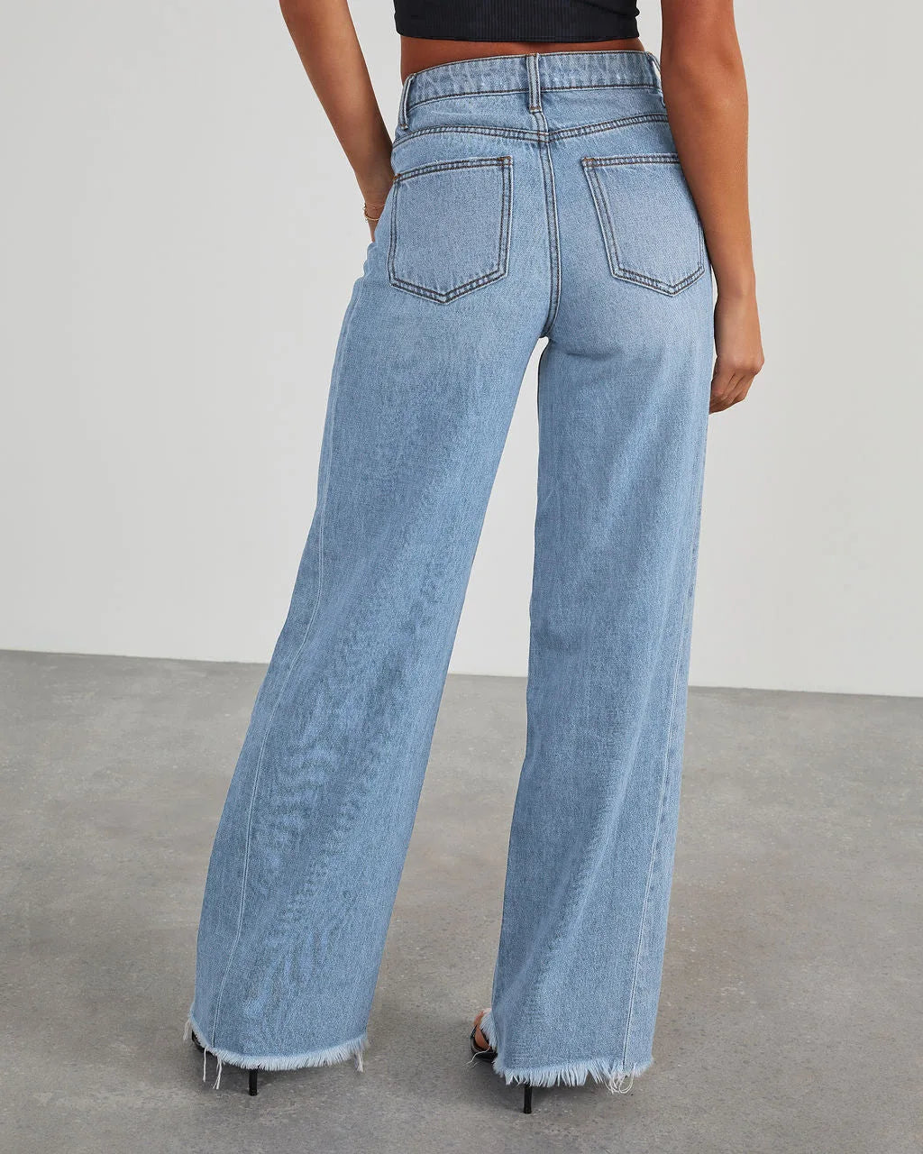 Monika | Stylowe szare jeansy damskie wide leg z nieobszytym dołem